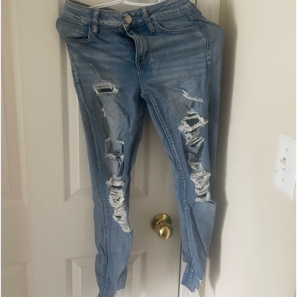American Eagle ripped super stretch size 4 short jeans
